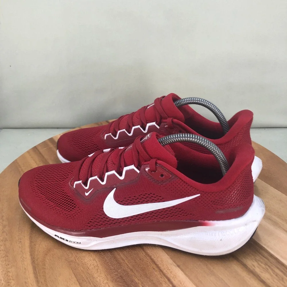 Nike Men's Red & White Athletic Running Shoes